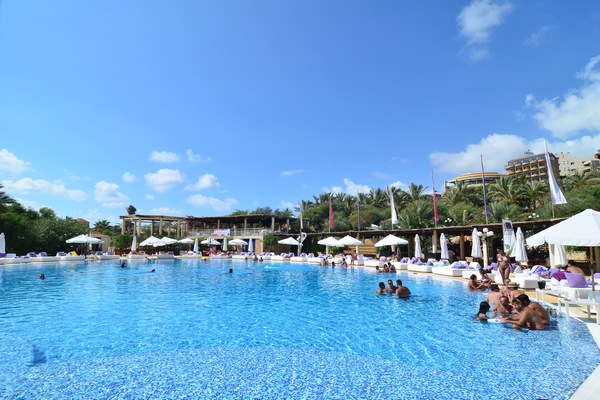Sunday At Edde Sands